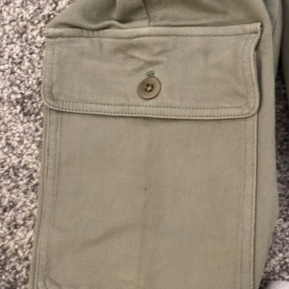 WORN ONCE Aritzia Modern Cargo Pant SIZE 6 in Sage Green - Picture 5 of 6